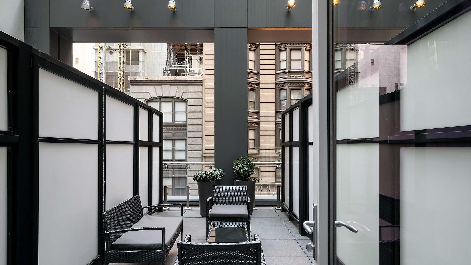 Arlo Nomad 4* New York