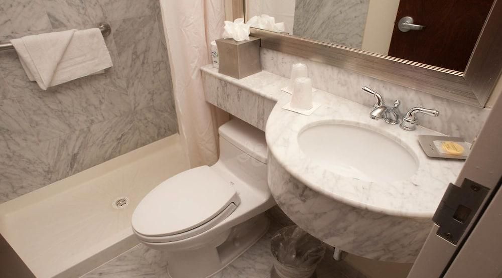 The At Fifth Avenue Hotel 3*