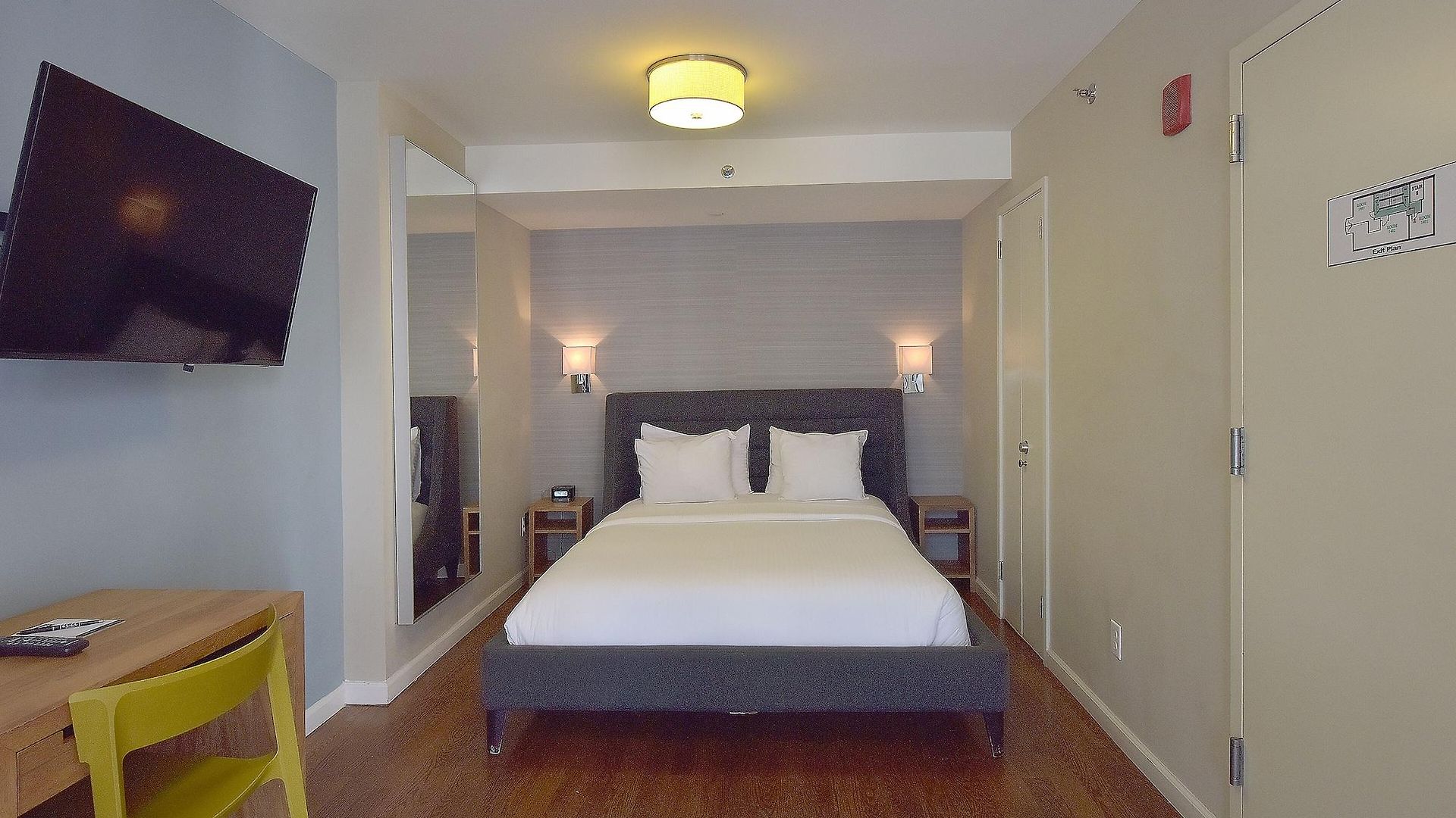 Hotel 32 32