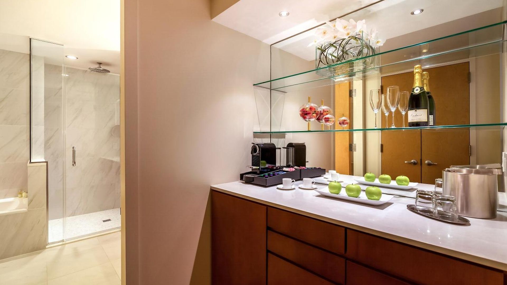 Concorde Hotel 4*