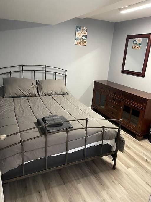 Modern One Bedroom Apartment *
