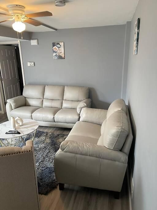 Modern One Bedroom Apartment *