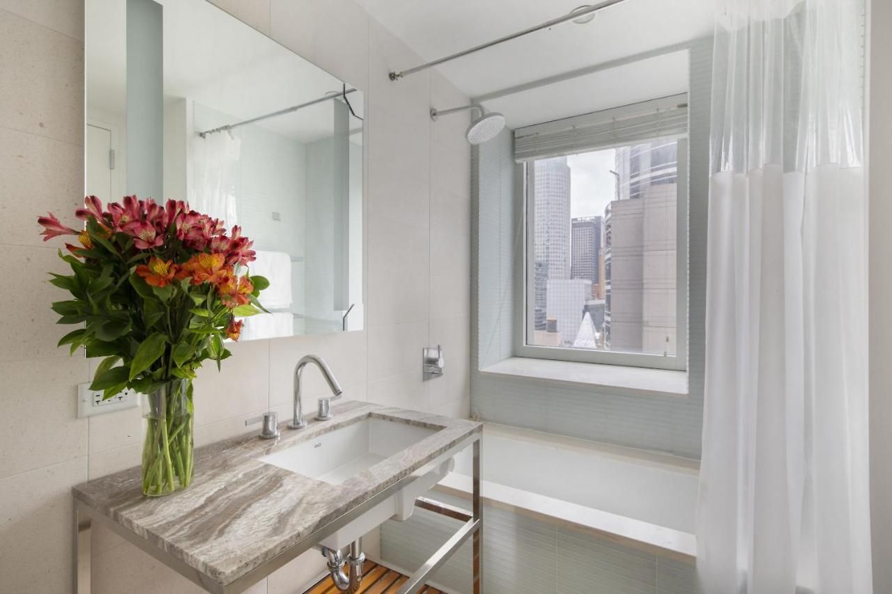 Perfectly Located 2bd Near Times Square With Gym Apartment