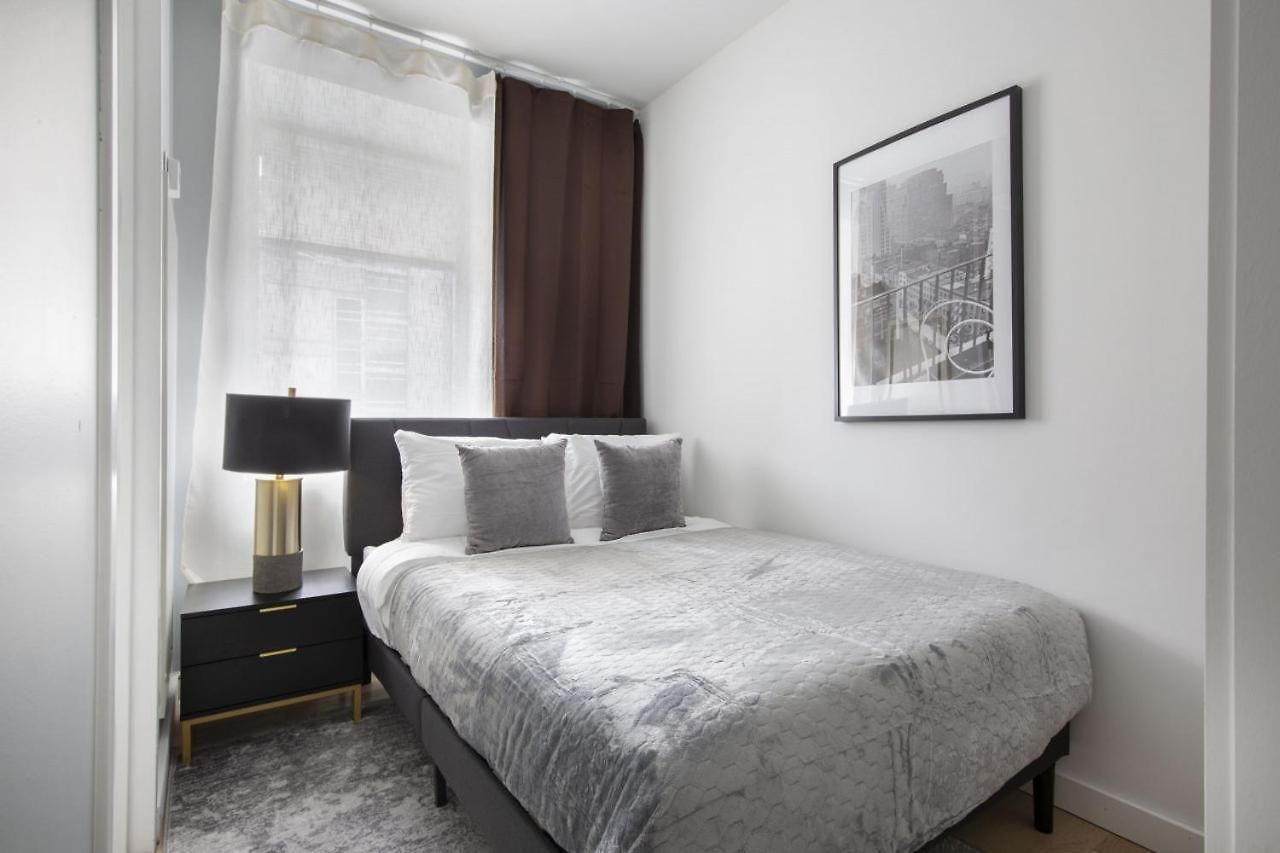 Apartment Perfectly Located 2bd Near Times Square With Gym *