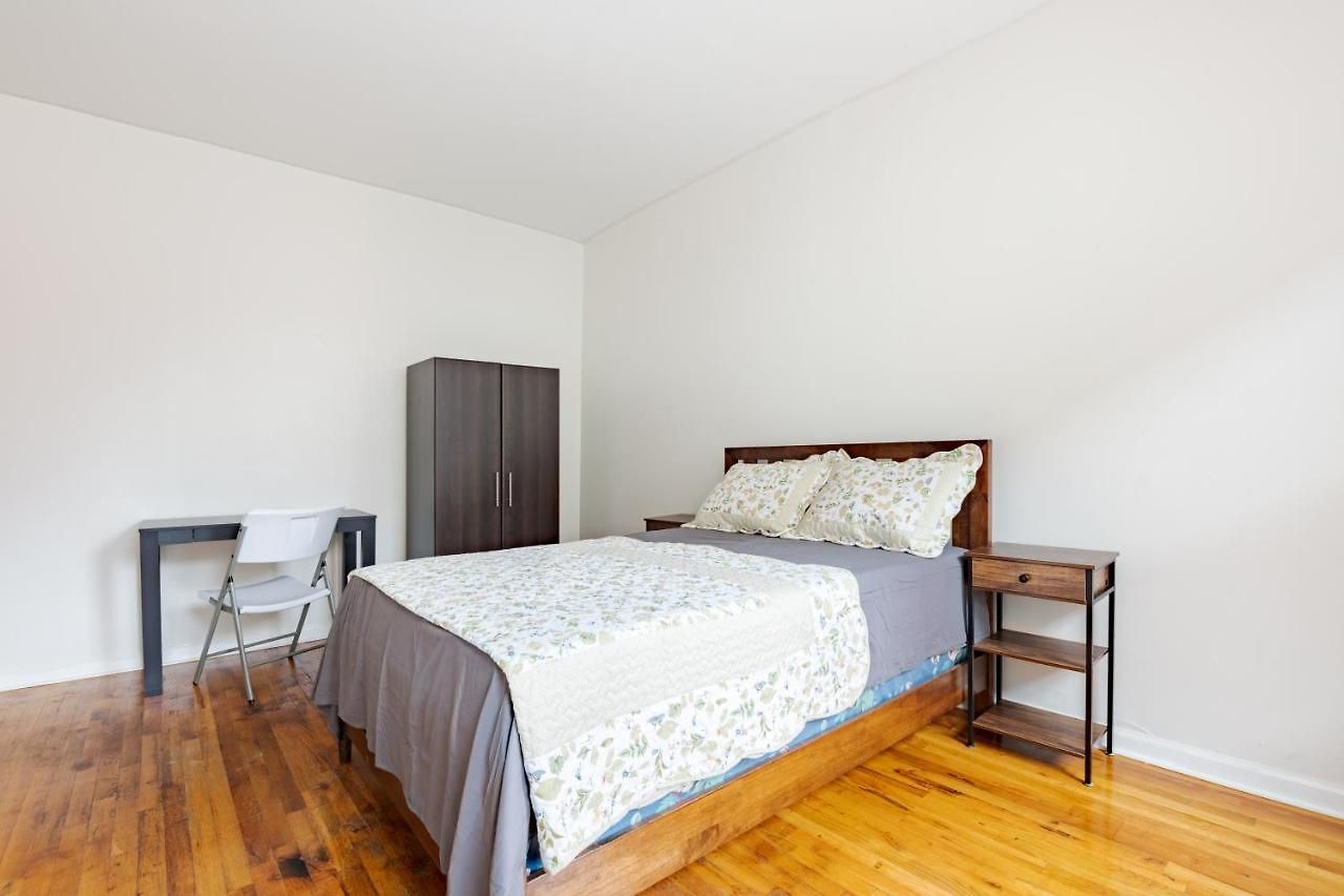Montgomery Street Guest house New York