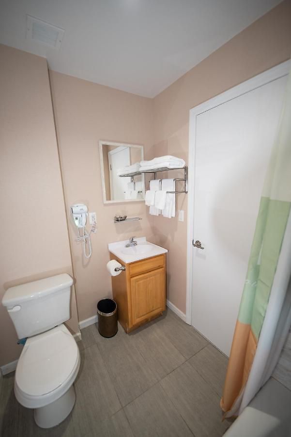 Flushing Garden Hotel 2*