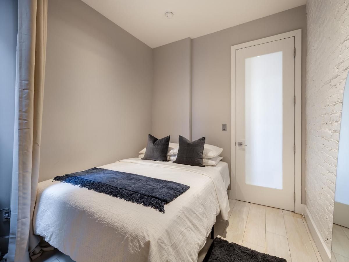 Cozy & Convenient Midtown Condo-hotel! New York