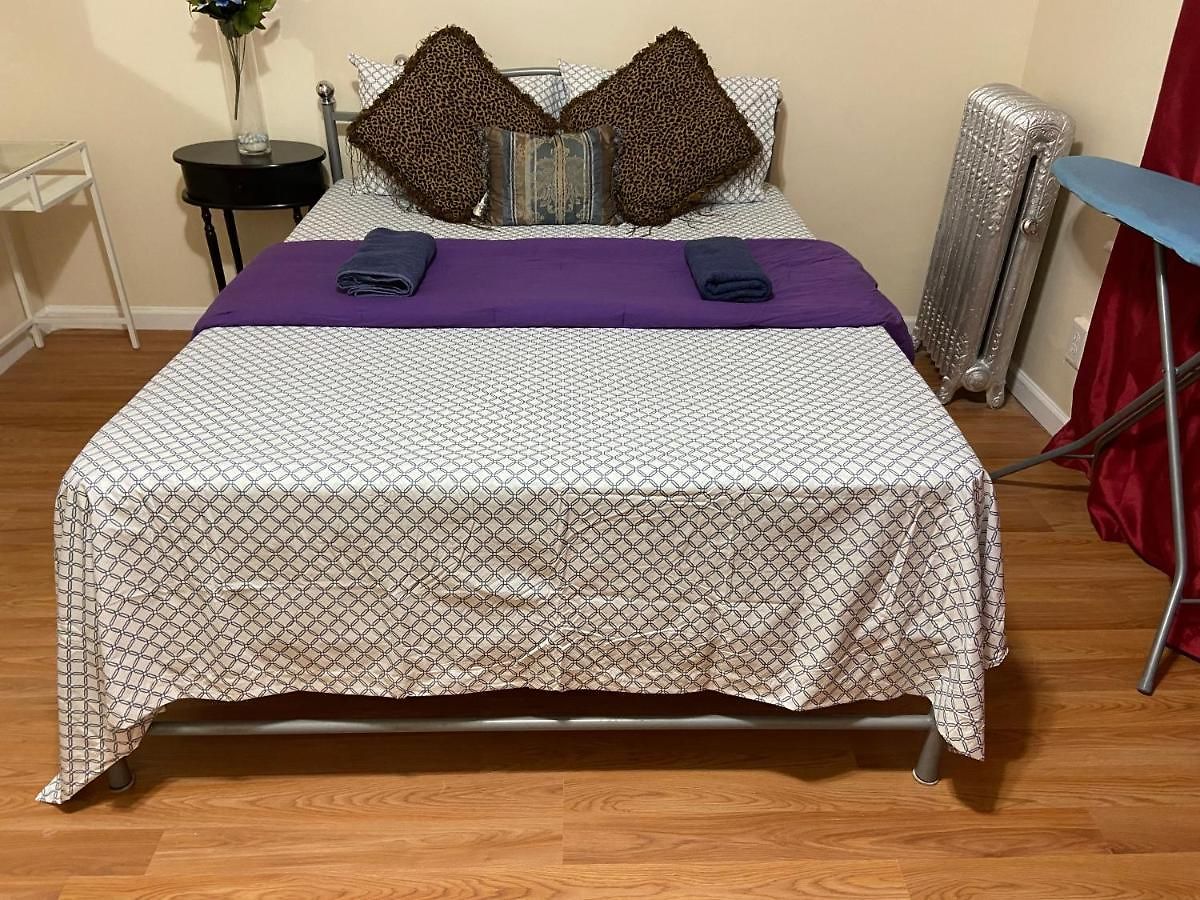 A Cheap In Queens Guest house *