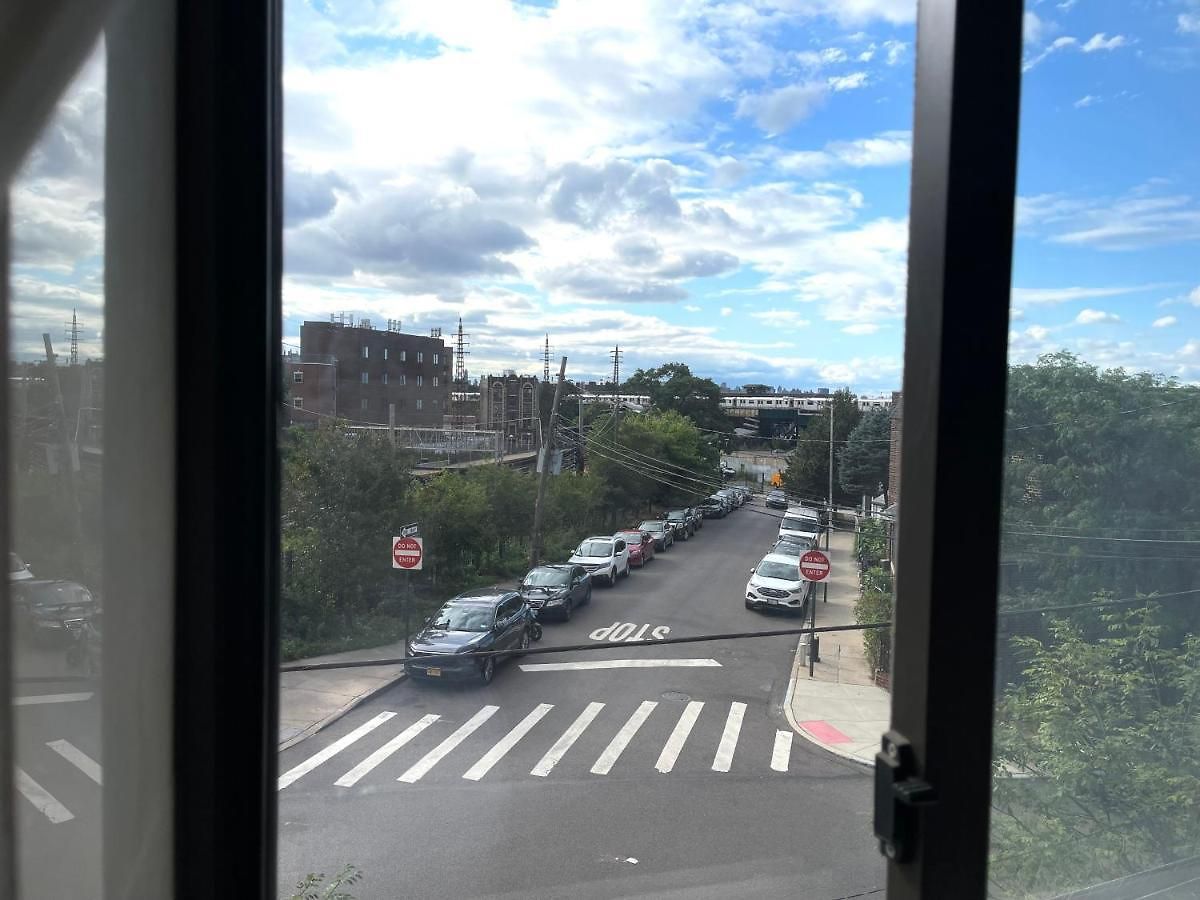 2br Elevator Apt 10min To Lga Airport 1min To Train! Apartment