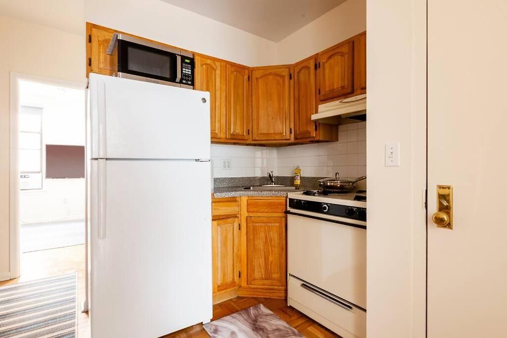 ✪ Large 2 Bedrooms ✪ Queen Beds ✪ Work Stations Apartment