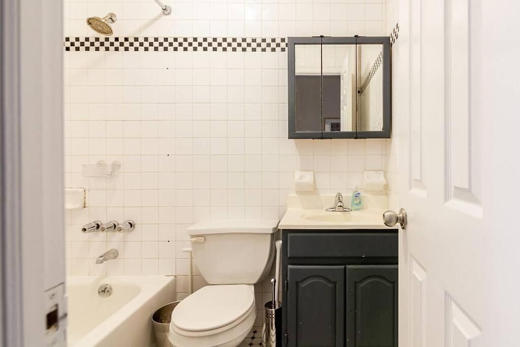 ✪ Large 2 Bedrooms ✪ Queen Beds ✪ Work Stations *