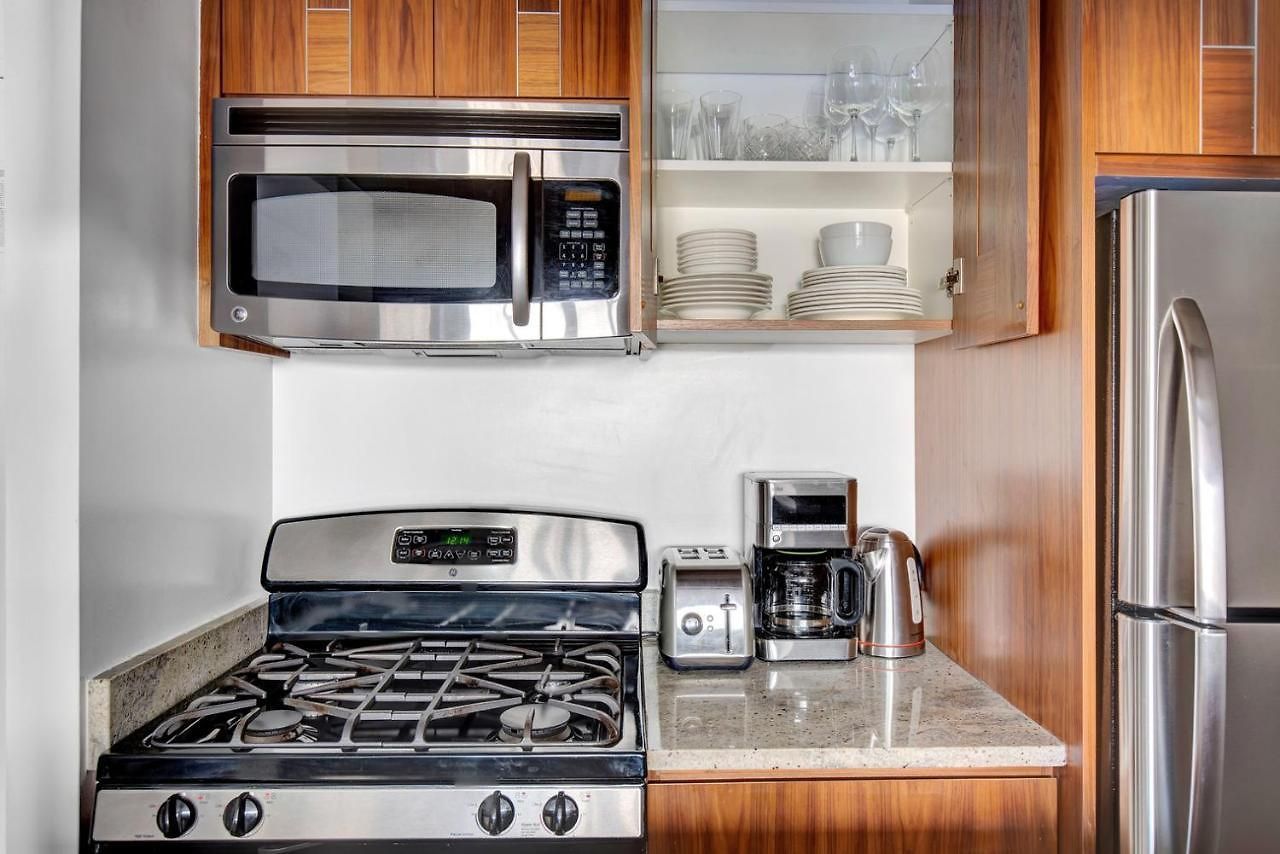 Ues Studio W Balcony Gym Nr Subway Nyc-240 New York