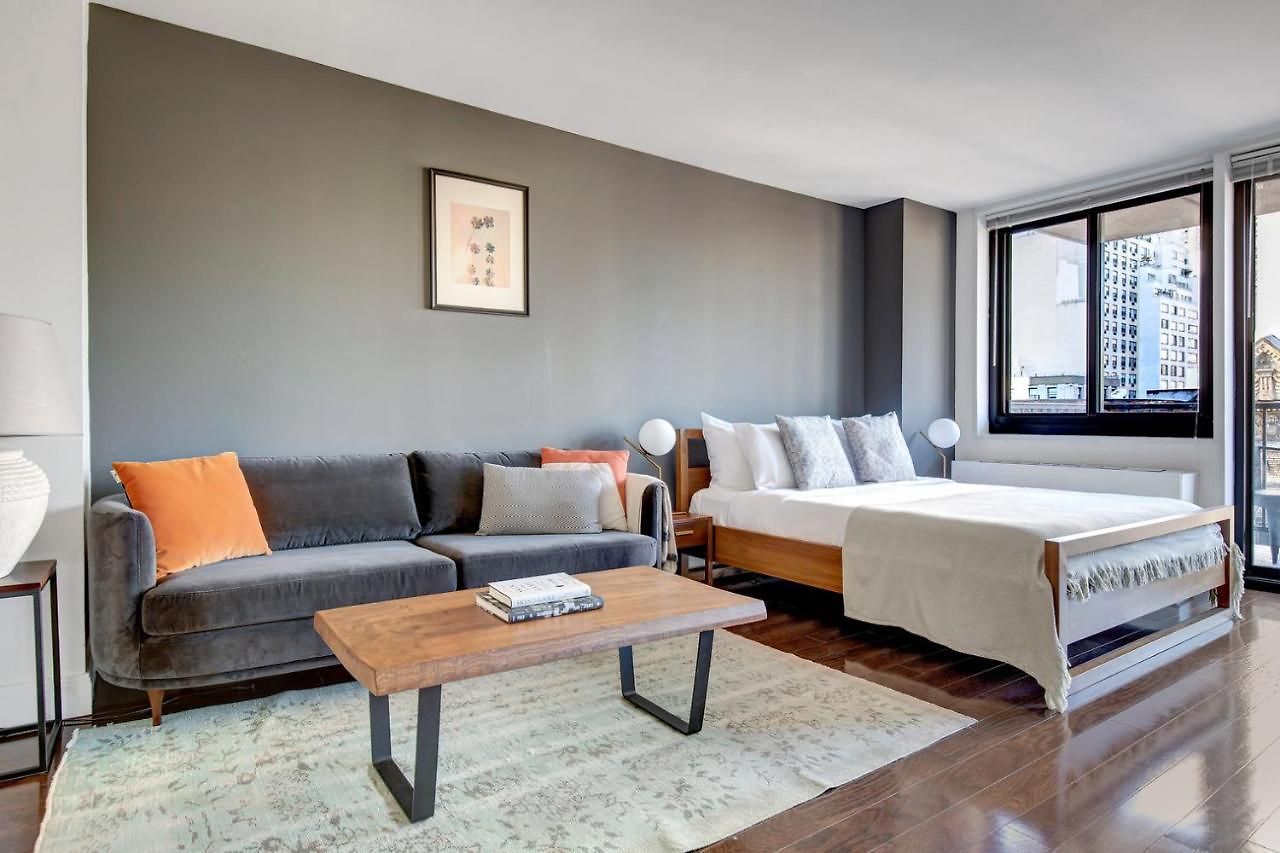 Ues Studio W Balcony Gym Nr Subway Nyc-240 * New York