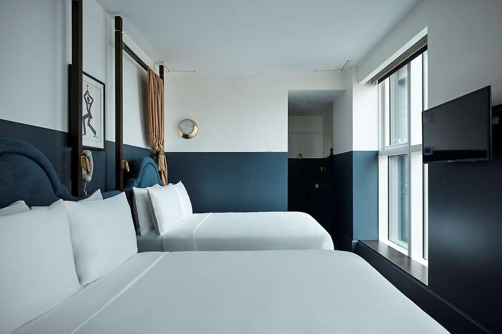 Hotel Civilian