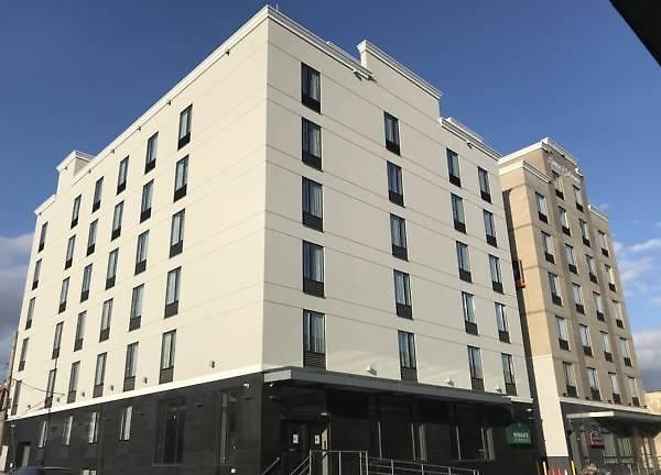 Letap Near Airtrain Jfk Airport 3*