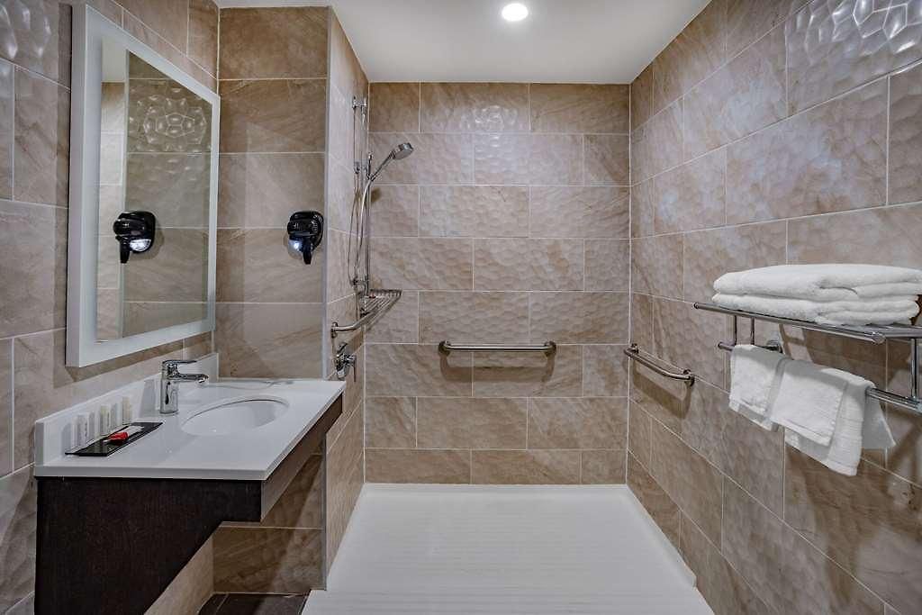 Days By Wyndham Bronx Nyc New York