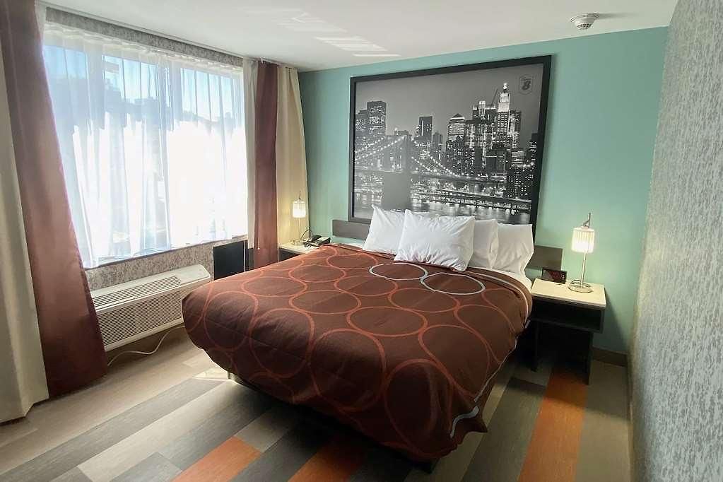 Super 8 By Wyndham Brooklyn Williamsburg