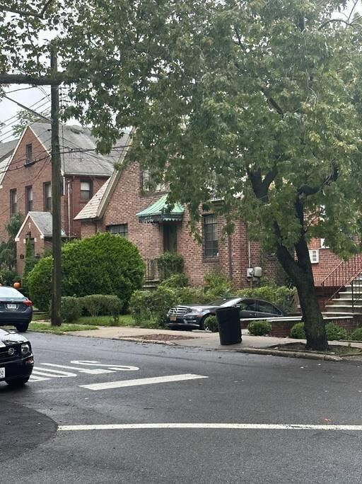Morris Park Area Apartment New York