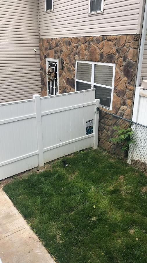 Cozzy With Private Entrance And Drive Way