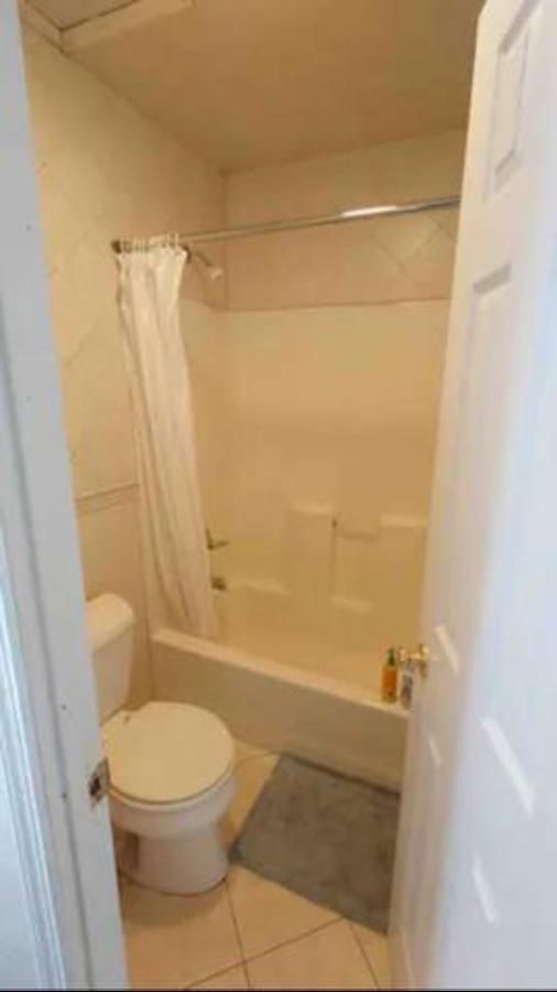 Spacious Bedroom For 4 In Shared Townhouse+garden *