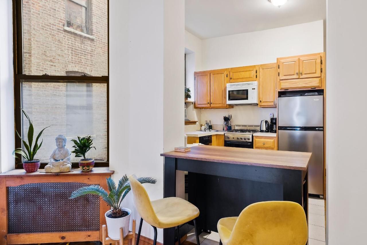 Living At Columbia Apartment