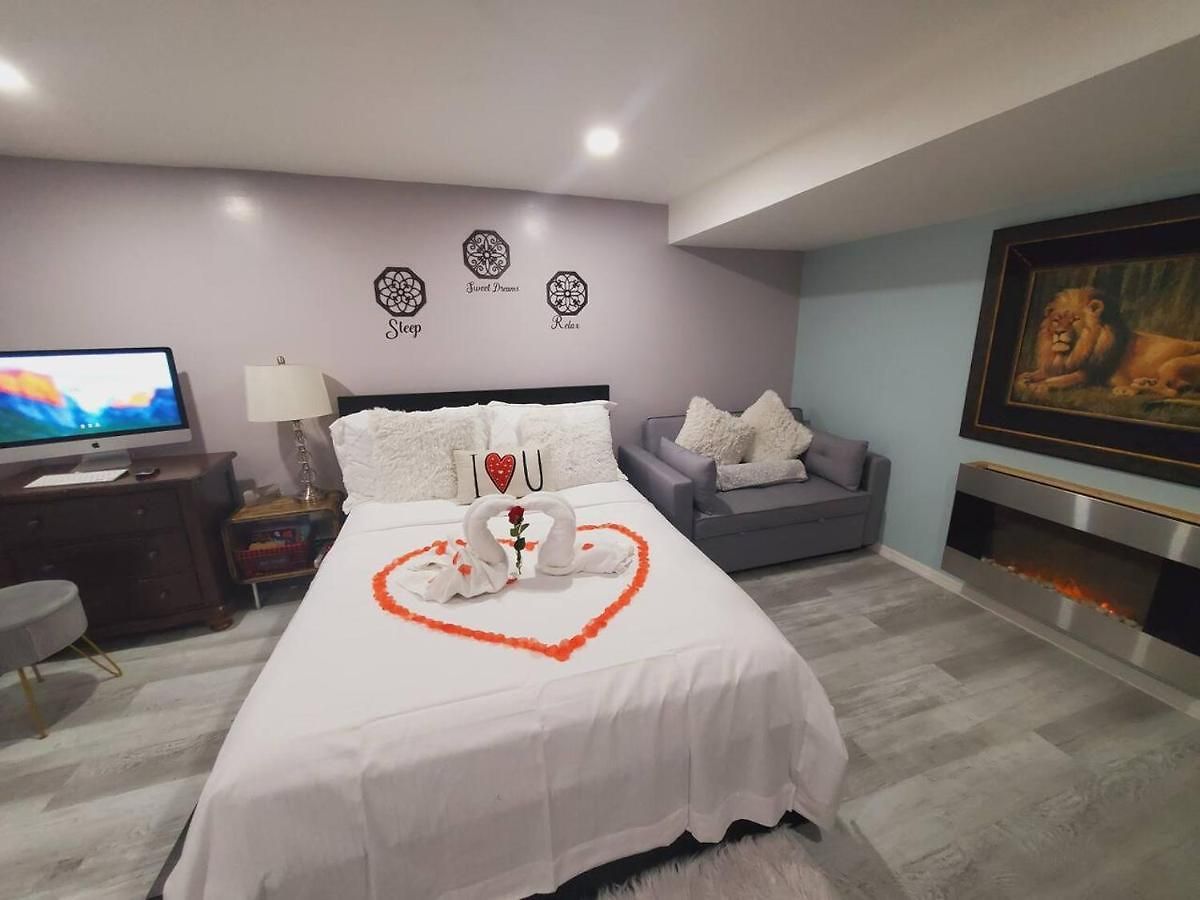 Lovely 2 Bedroom With 2 Entrance And Parking