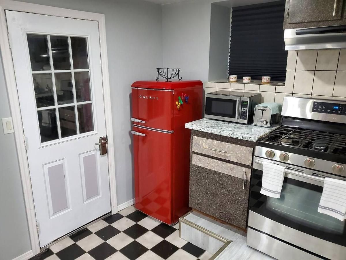 Lovely 2 Bedroom With 2 Entrance And Parking New York