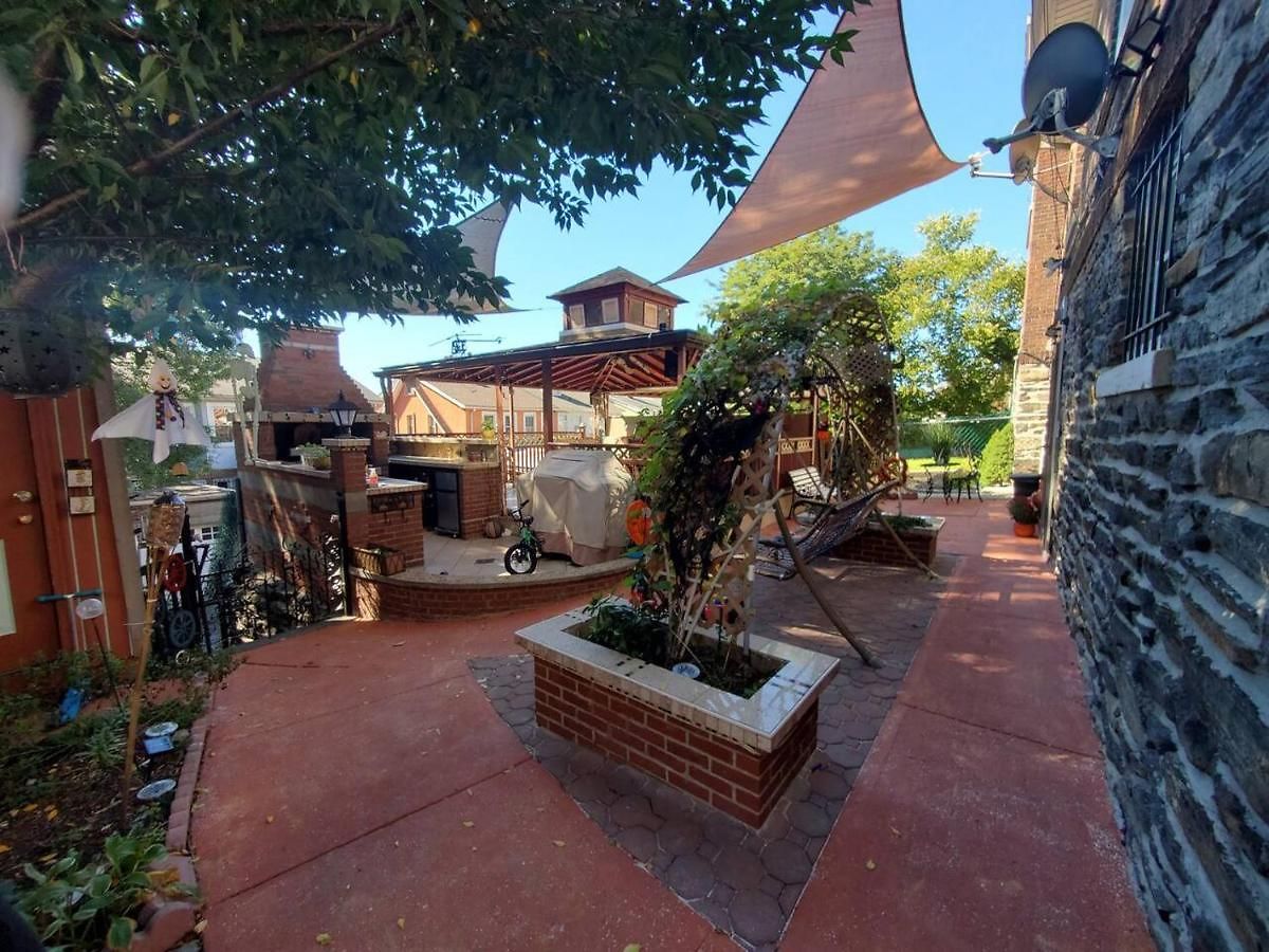 Lovely 2 Bedroom With 2 Entrance And Parking * New York
