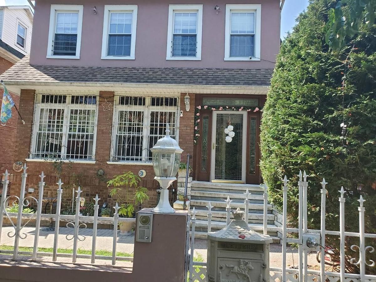 Lovely 2 Bedroom With 2 Entrance And Parking