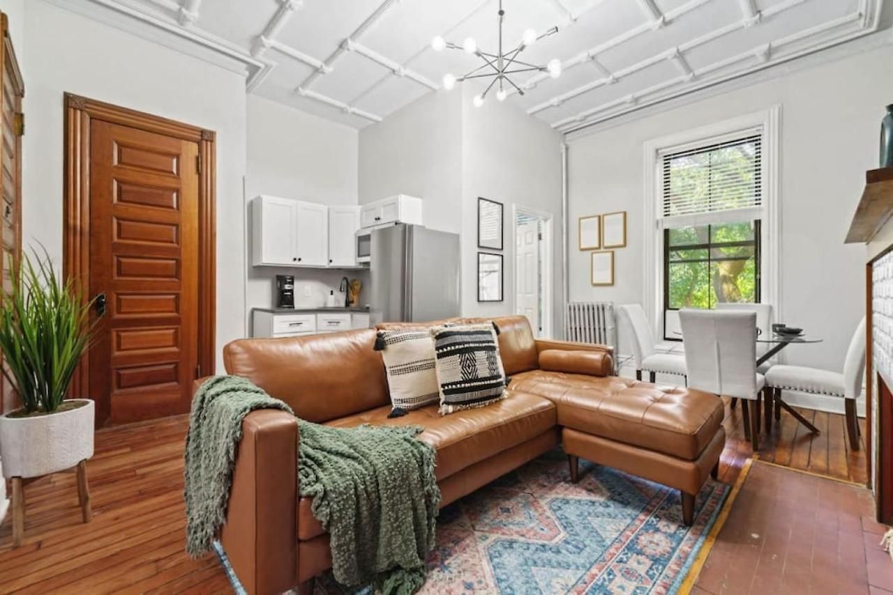 Apartment Brownstone Near Subway And Columbia Uni