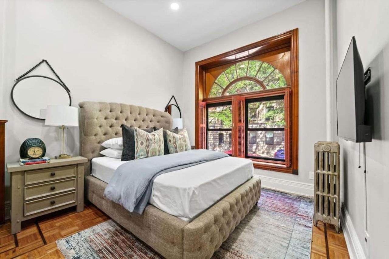 Brownstone Near Subway And Columbia Uni * New York