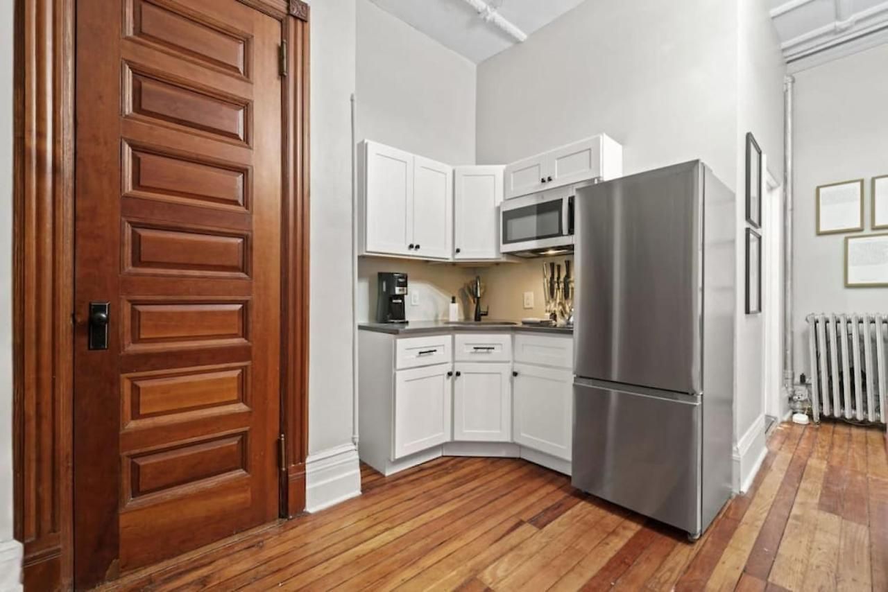Apartment Brownstone Near Subway And Columbia Uni *