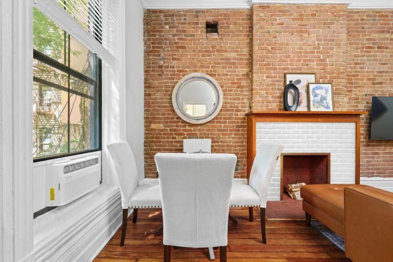 Brownstone Near Subway And Columbia Uni Apartment *