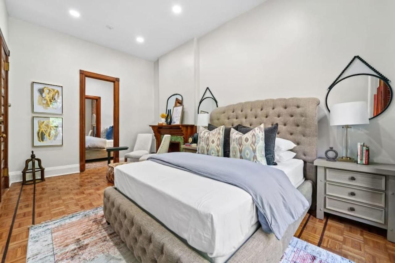 Apartment Brownstone Near Subway And Columbia Uni