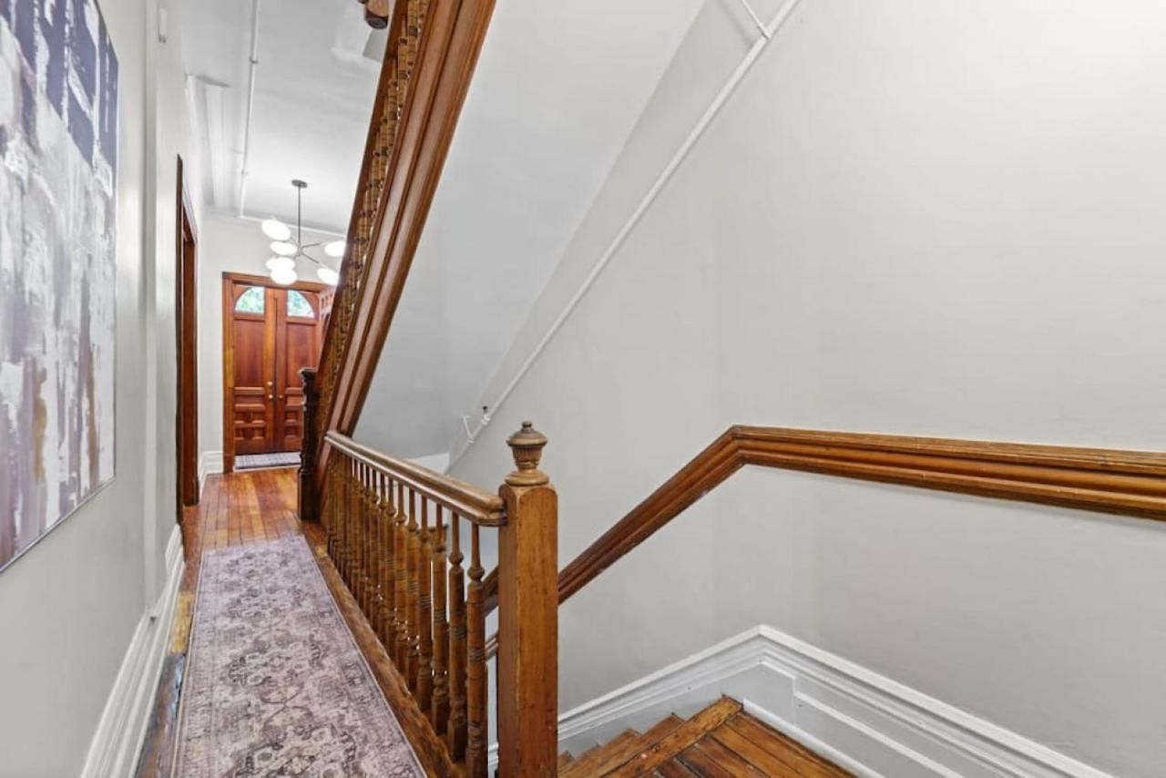 Brownstone Near Subway And Columbia Uni Apartment *