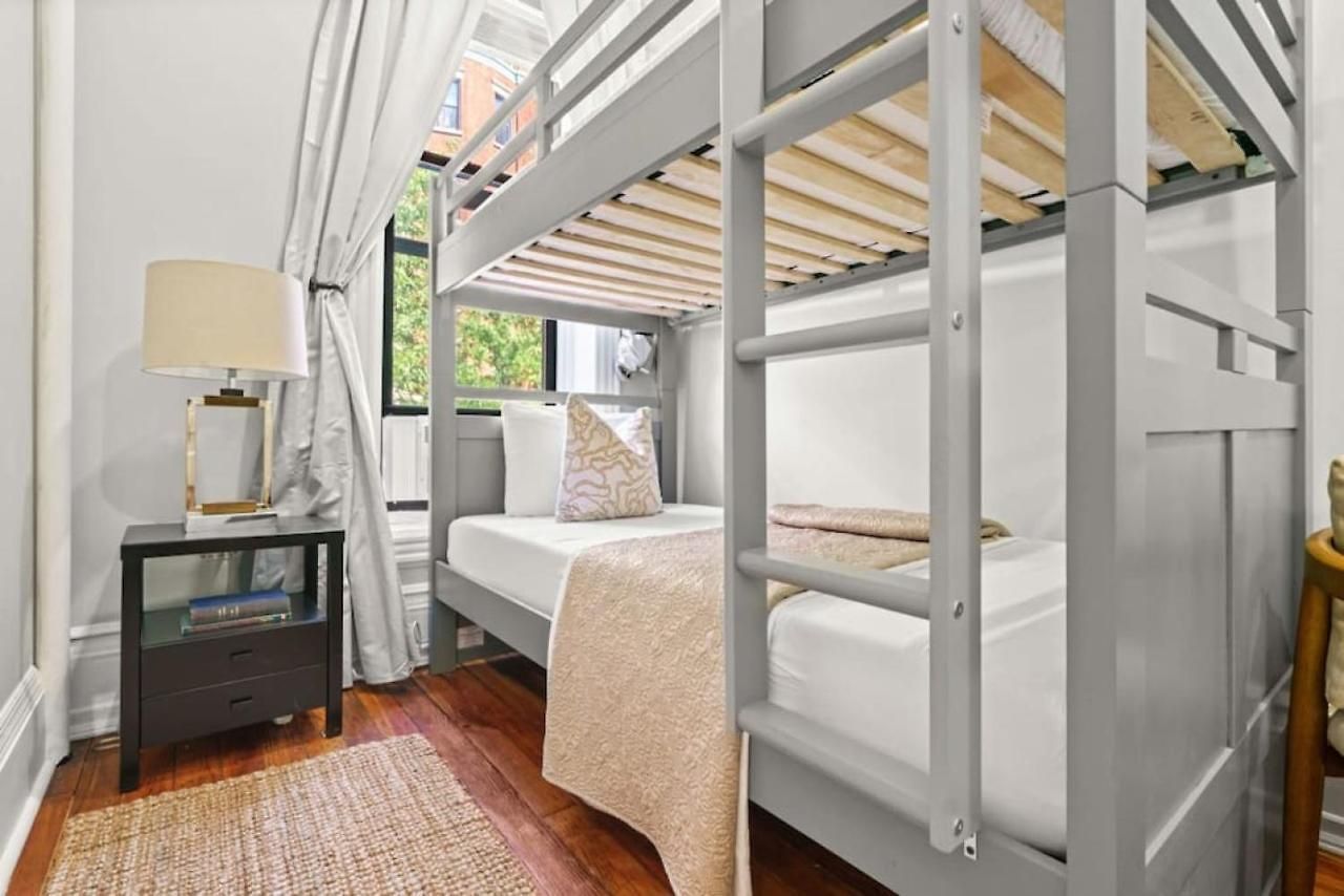 Spacious 3-bed Brownstone Near Columbia Uni Holiday home New York