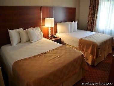 Ramada By Wyndham Staten Island 3*