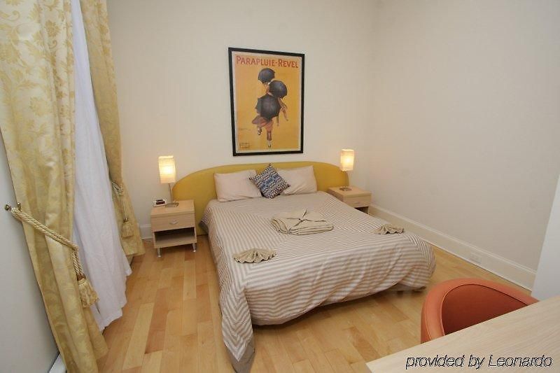 Royal Park Hostel *