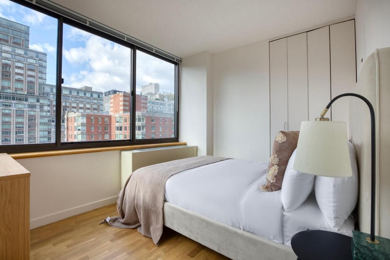Ues 2br W Elevator Doorman Nr Transportation Nyc-1297 Apartment New York