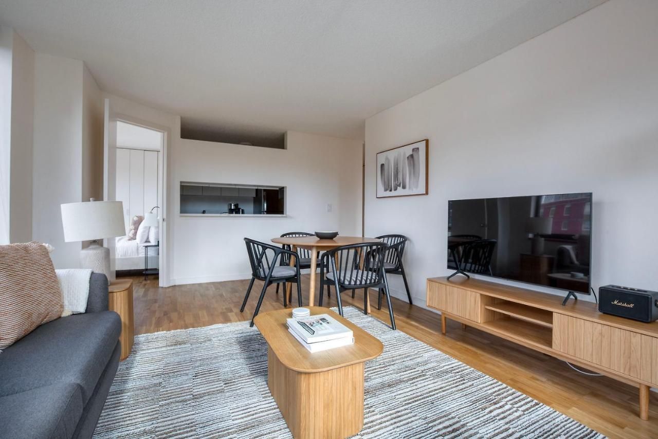 Apartment Ues 2br W Elevator Doorman Nr Transportation Nyc-1297
