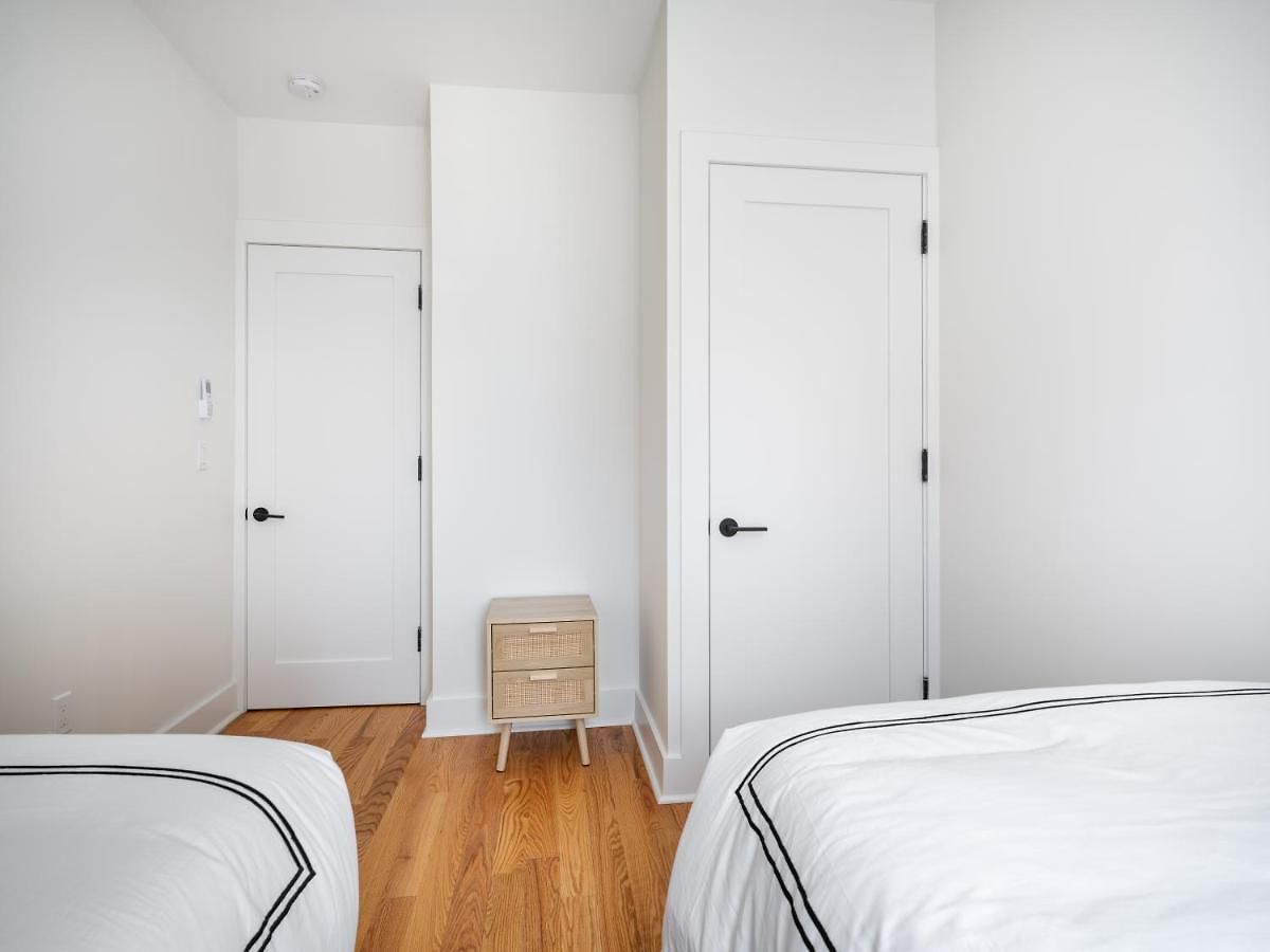 Modern Three Bedroom Brooklyn Condo-hotel Apartment *