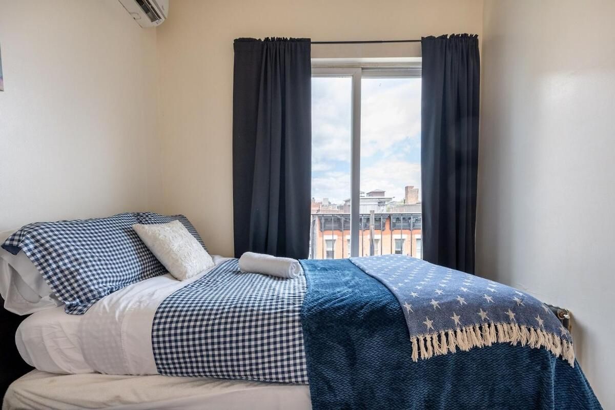 East Village Townhouse Apartment *