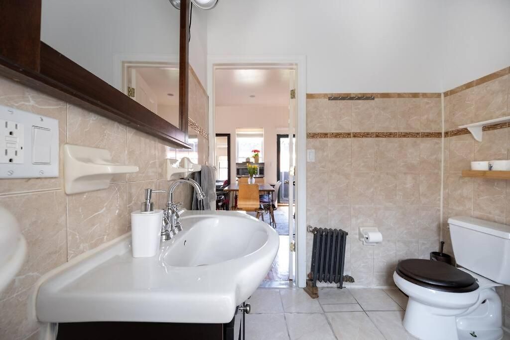 East Village Townhouse Apartment *