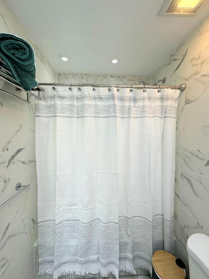 The Waltham Private & Bathroom John F Kennedy Jfk Lga Airport Manhattan Penn Station Bullet-train 15 Min