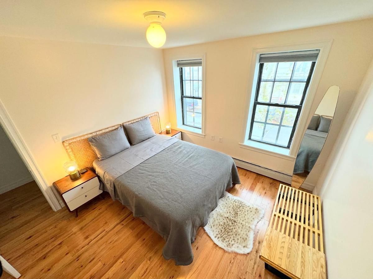 The Waltham Private & Bathroom John F Kennedy Jfk Lga Airport Manhattan Penn Station Bullet-train 15 Min New York