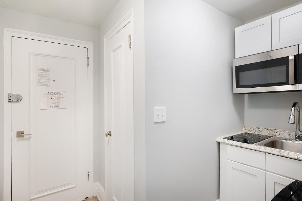 73-201 New 1br 1bth Uws Doorman Gym Apartment *