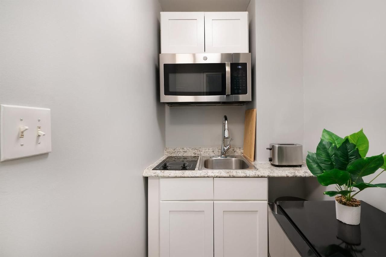 73-201 New 1br 1bth Uws Doorman Gym Apartment New York