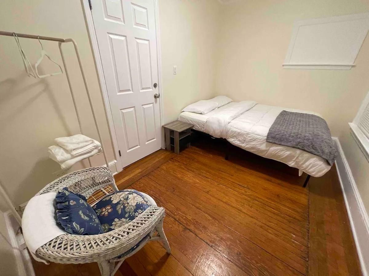 Entire Beautiful 2br L. Convenient Location In The Heart Of Queens! Apartment New York