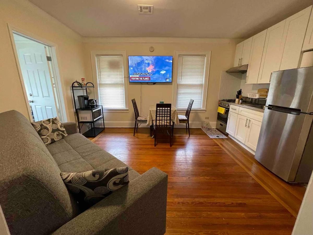 Entire Beautiful 2br L. Convenient Location In The Heart Of Queens! *