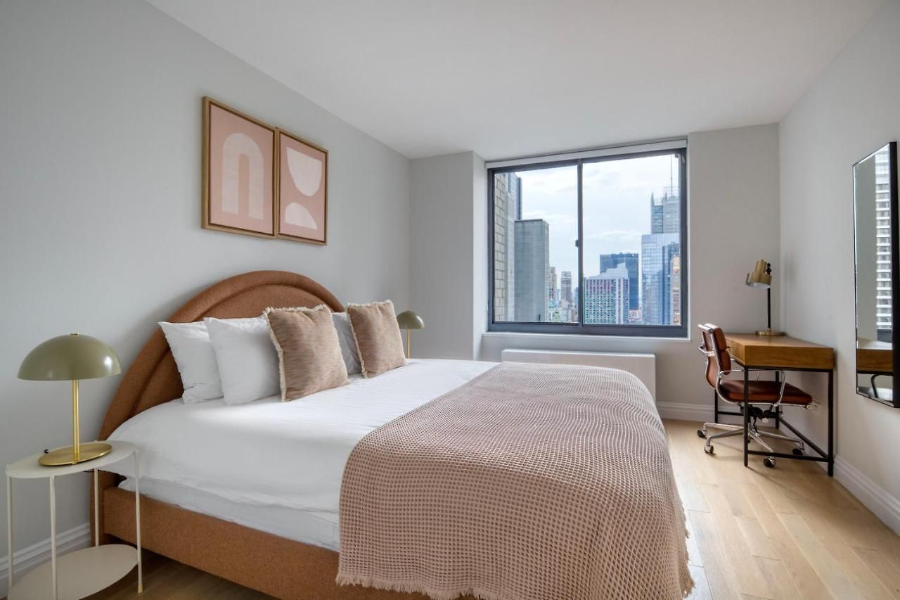 Midtown 2br W Gym Wd Nr Times Square Nyc-1348 New York